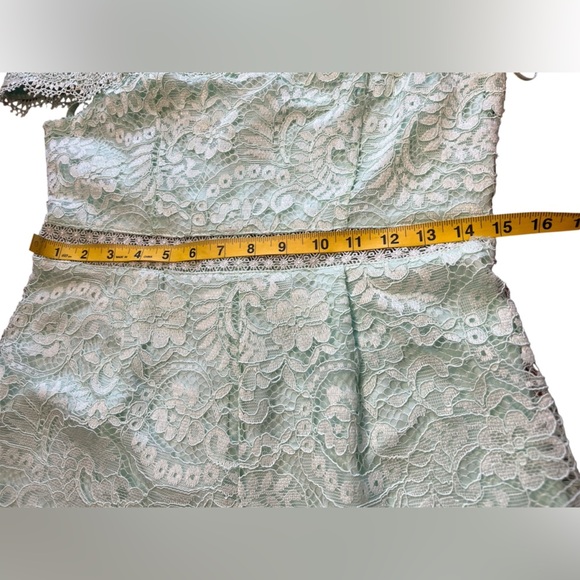 Francesca’s Mint Green Off Shoulder Lace Lined Shorts Romper Women’s Medium - Picture 4 of 9
